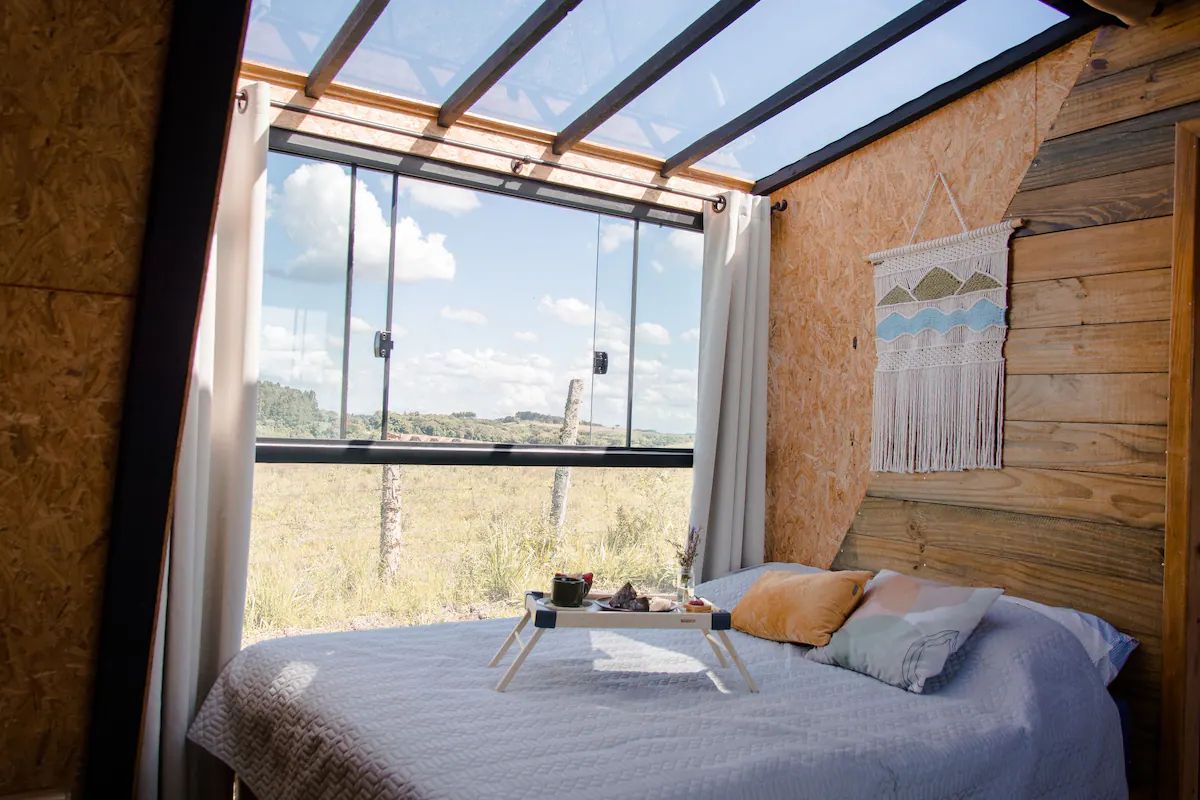 Coletivo Bambu a Pique - Cabana Sol, cama e teto de vidro com vista para o céu